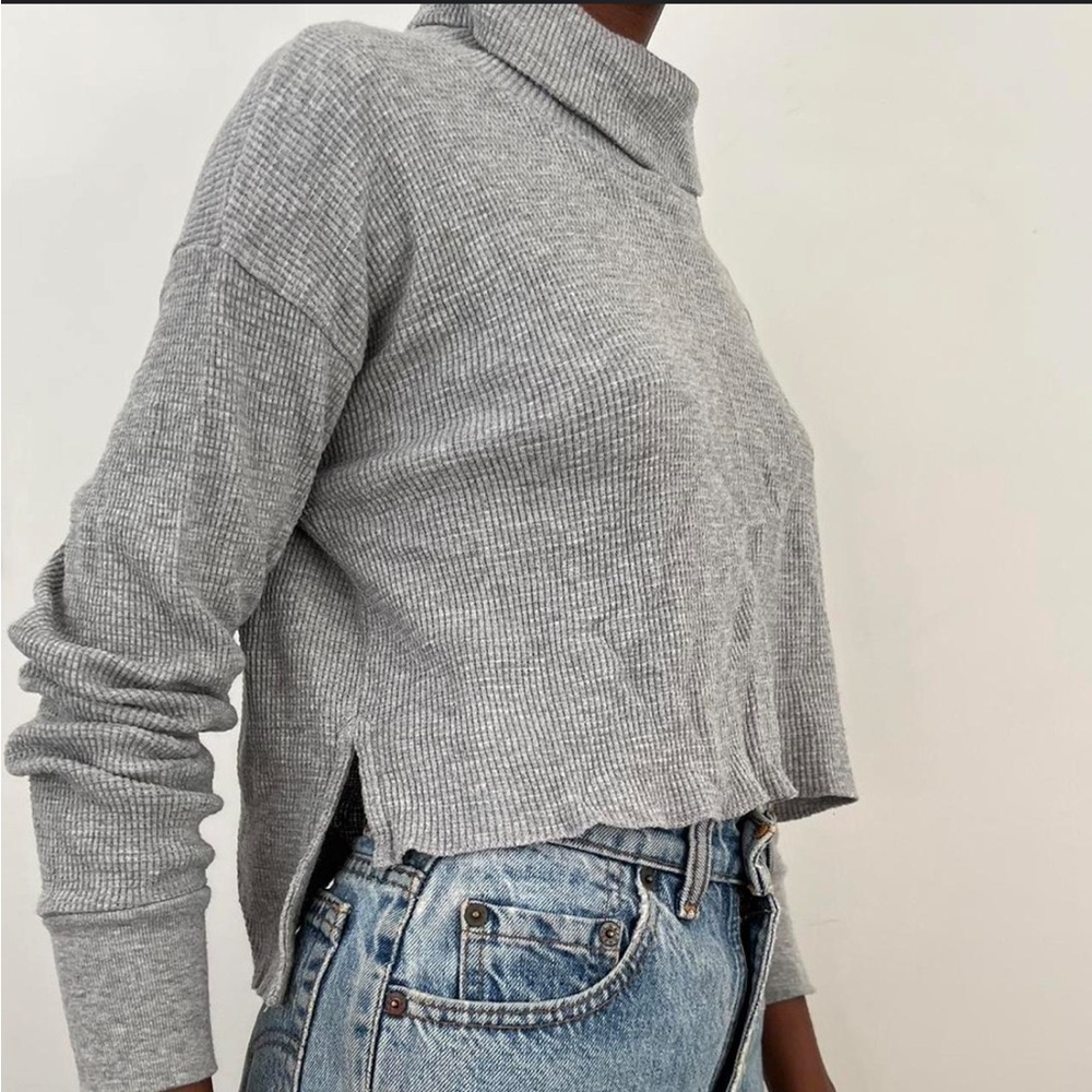Aritzia TNA Cropped Long Sleeve Turtle/Mockneck Waffle knit